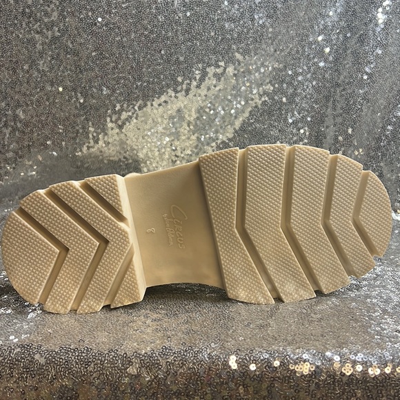 Women’s platform lace up boots - Picture 8 of 9